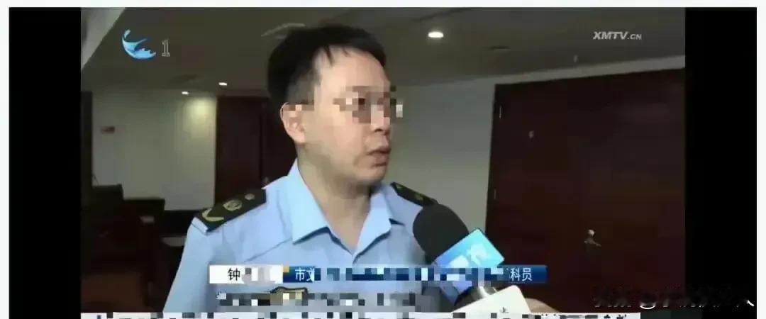 这个干部，长相普通，为何会有好几个女的喜欢他？厦门文化执法大队二级主任，婚内同时