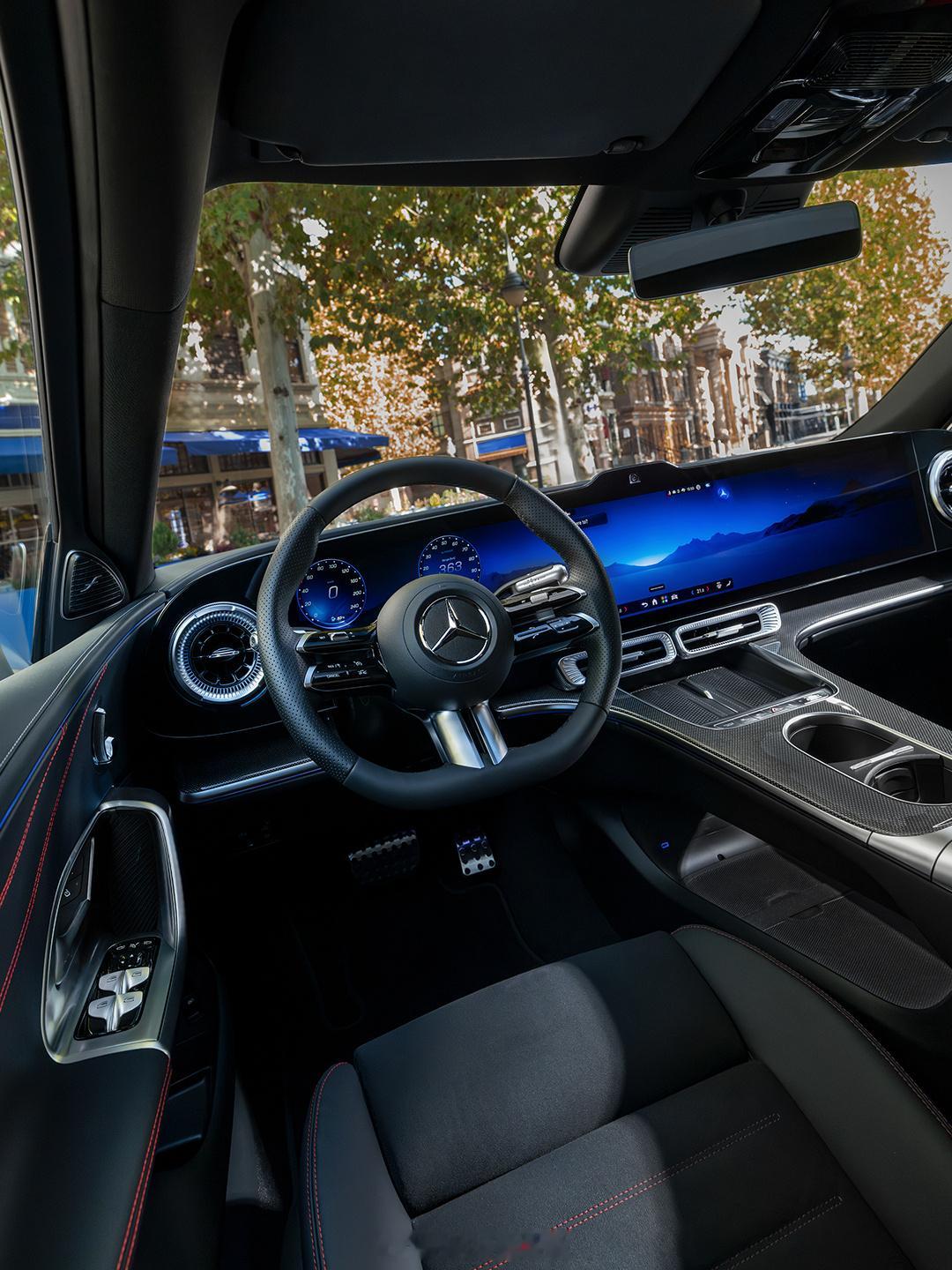 不得不说，中国新势力的设计思路已经严重影响百年豪华品牌了，看着真别扭，不如上一代