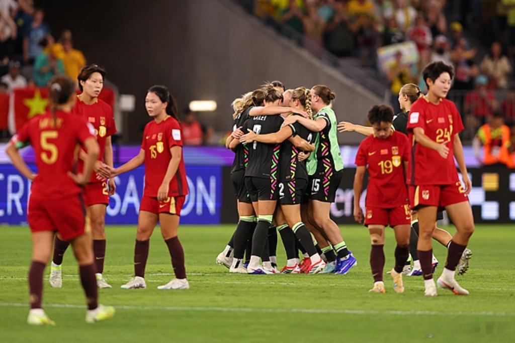 要是王霜和陈晨在的话，我想女足可能会踢得更好一些吧！幸好，世界杯资格已经在手了！