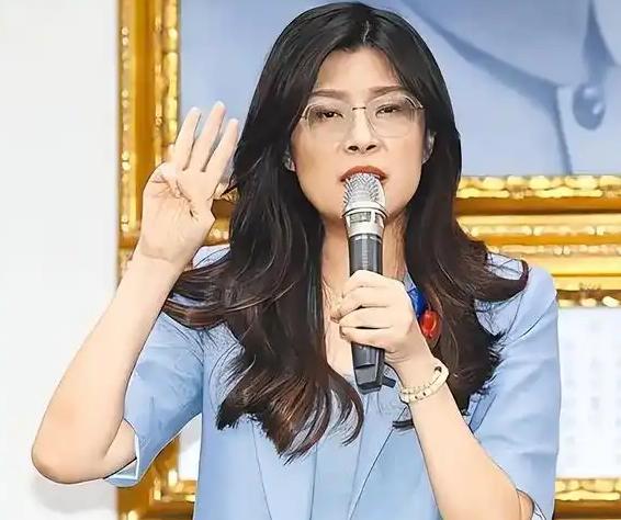 5月23日，针对郑丽文6月1日启程访美，出发前她见了美国智库访问团，并表示：要"