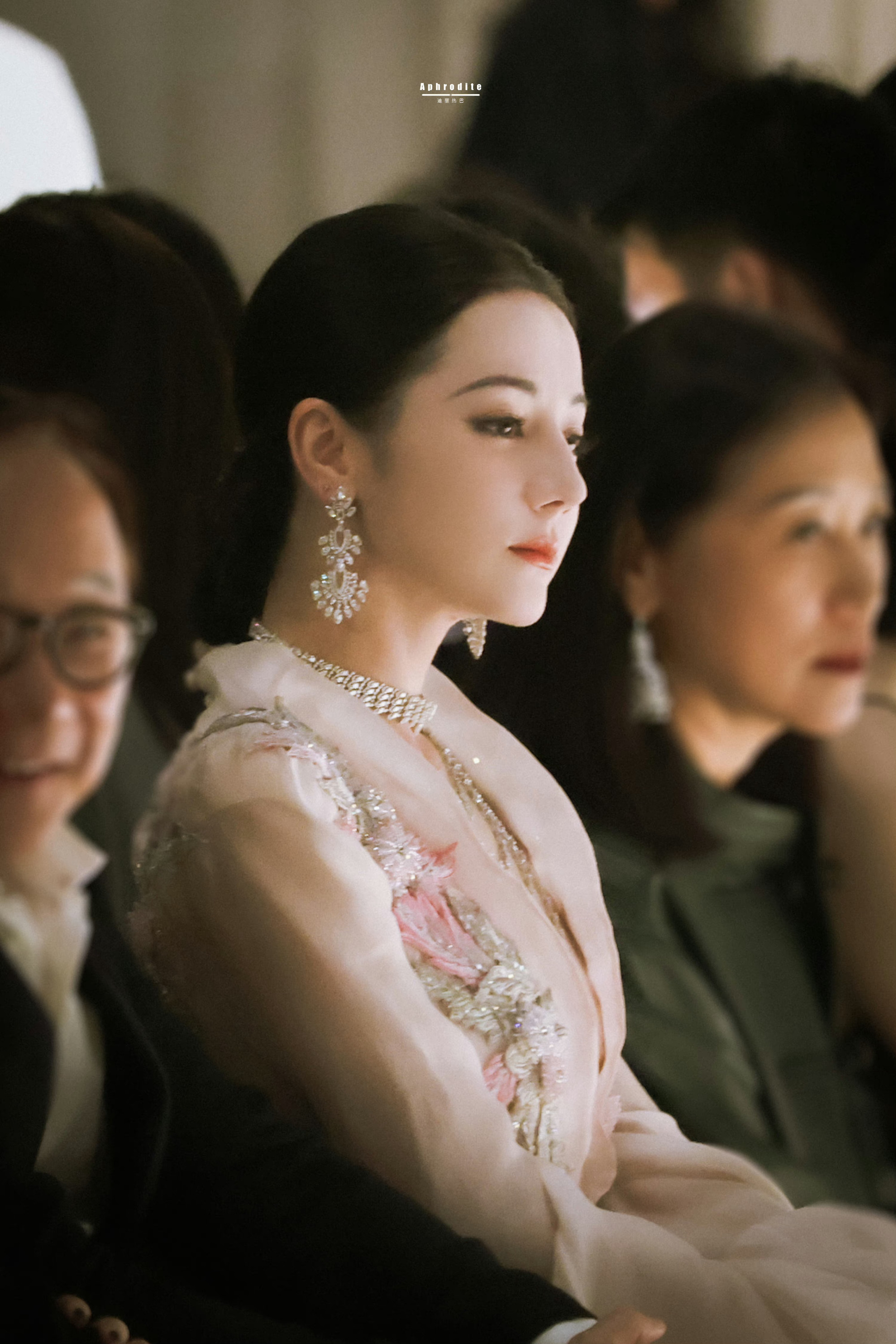 以为是高雯其实是李慧珍一开始看克拉恋人里的高雯，又拽又灵，气场全开，以为她本人就