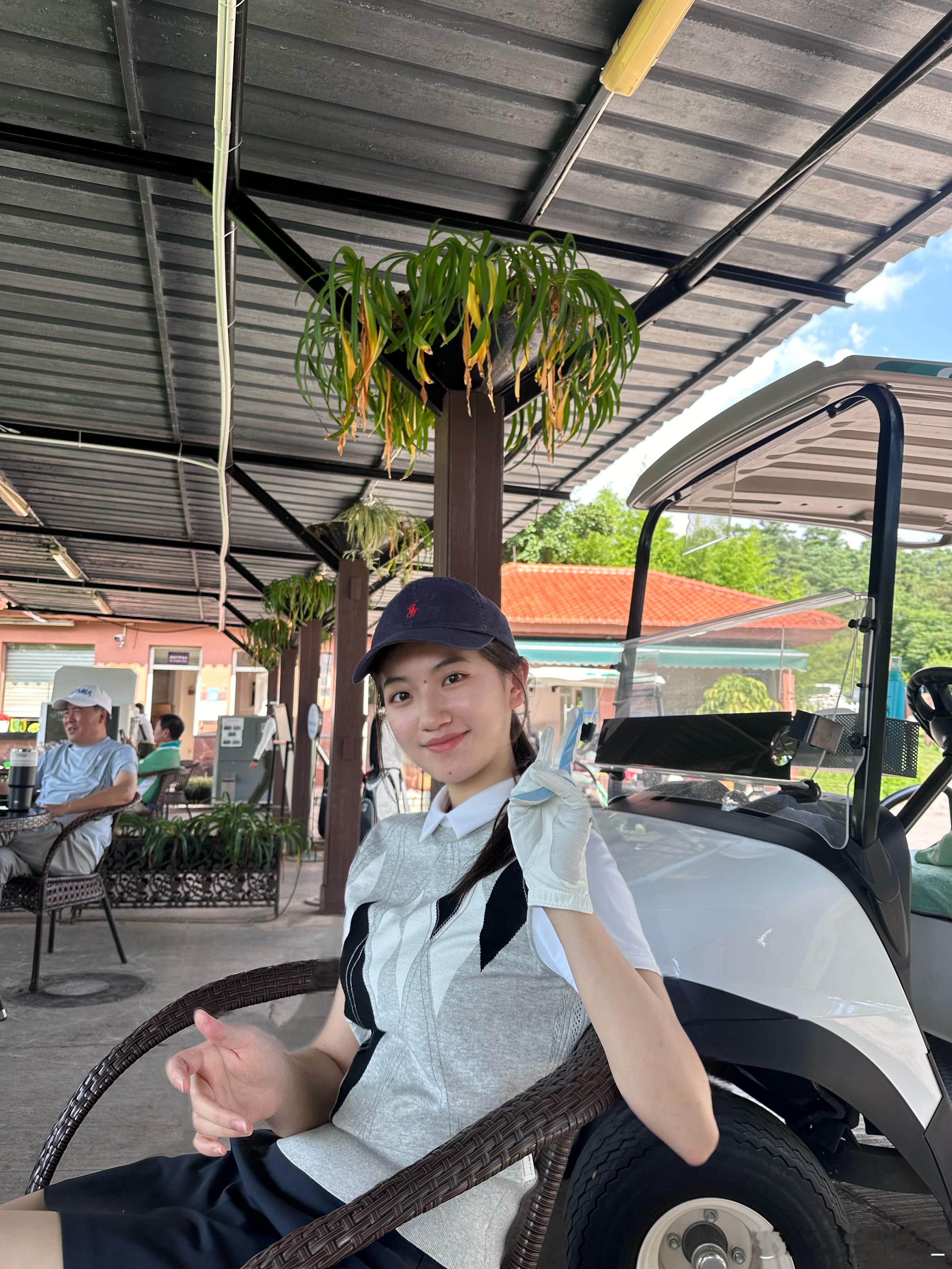 这张照片的我好像一颗卤蛋hhhhhh 好搞笑 ​​​