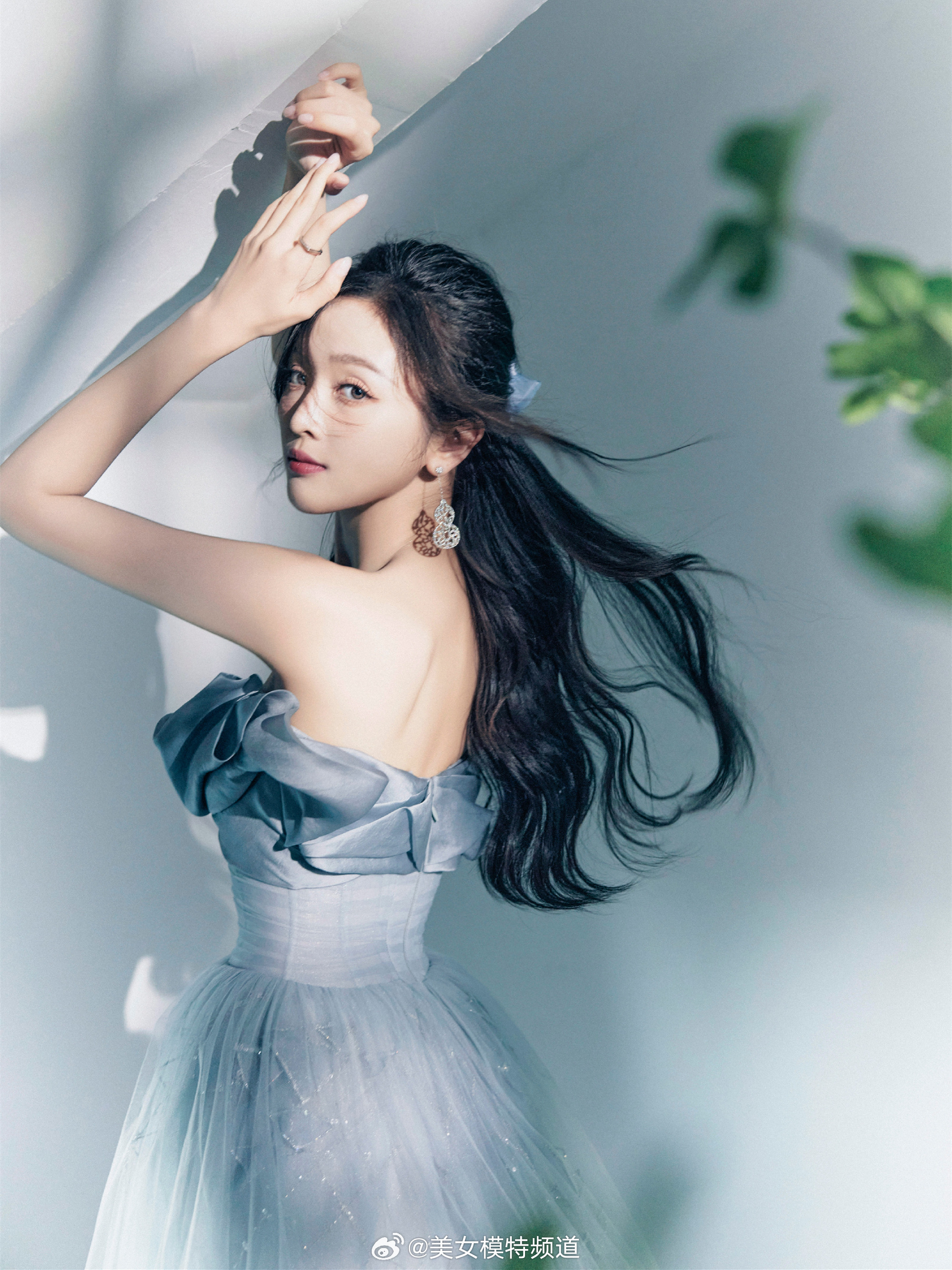 吴宣仪薄纱轻盈写真美照 