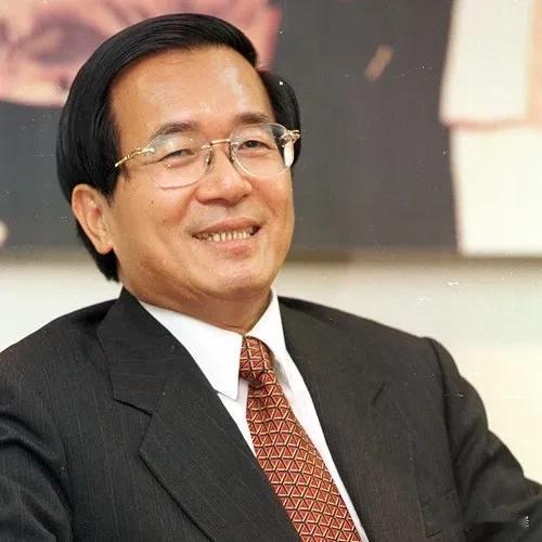 陈水扁针对特朗普在竞选中发生的遇袭事件，阿扁用了两个字来回应：温屌。
