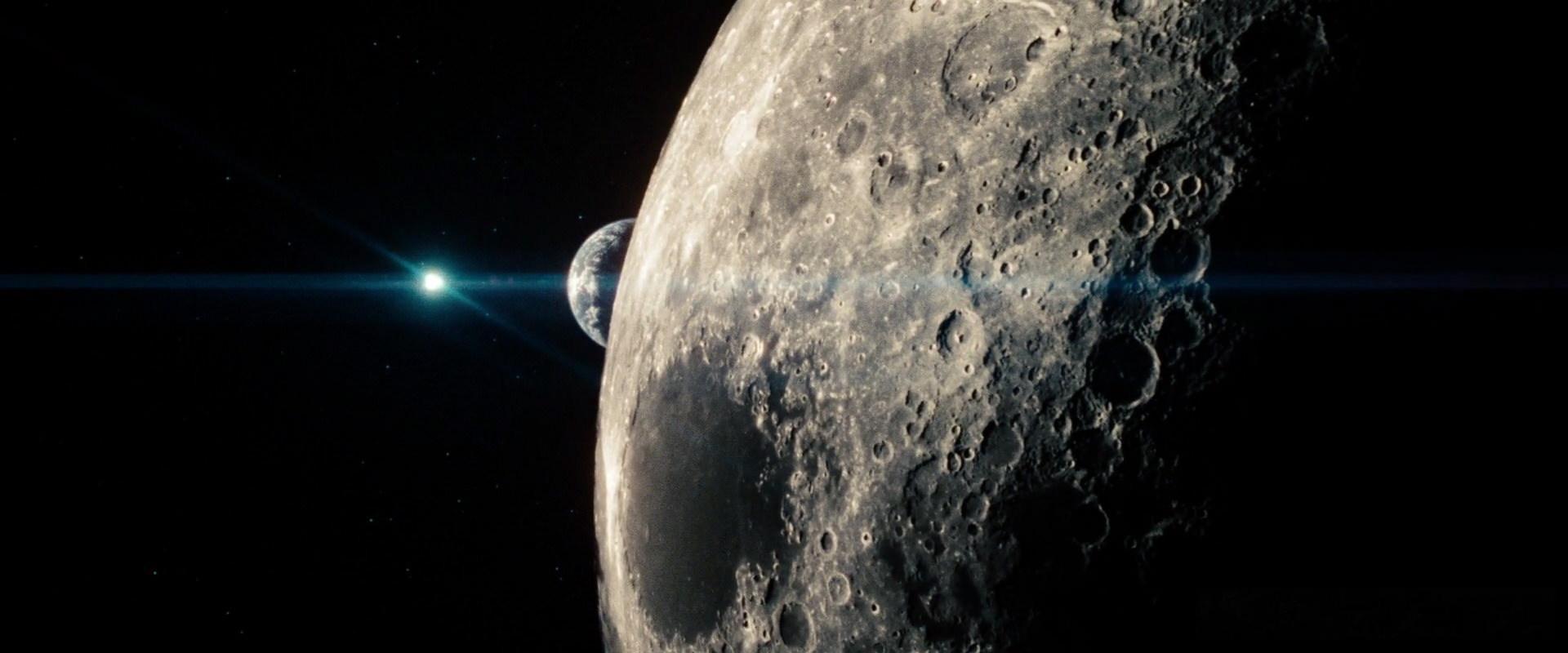 阿尔忒弥斯2号上拍摄的地球《超人：钢铁之躯》中的镜头 