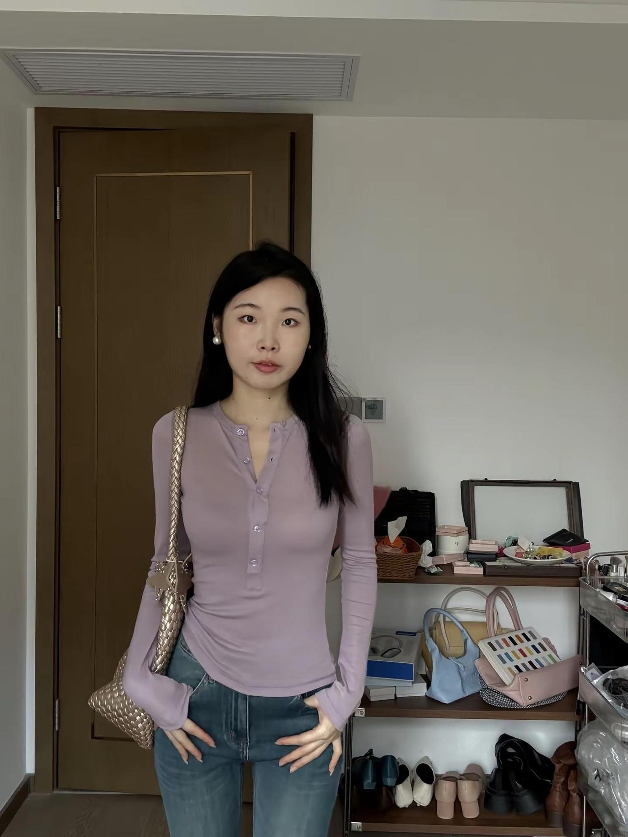 3选一？ 甜妹穿搭随意拍 展示一下我的甜妹穿搭 穿搭对我来说易如反掌 实况照片