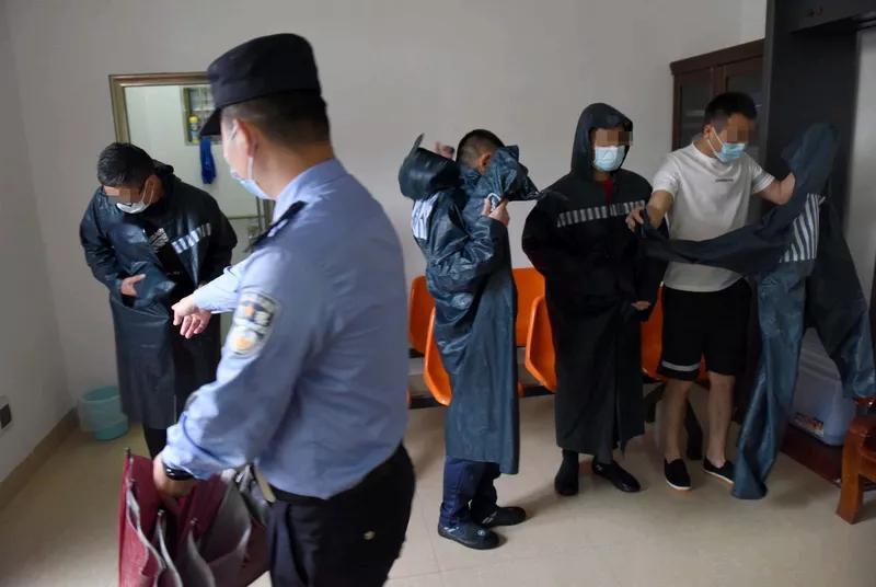 近日网警侦破一起非法售卖艺人个人信息案，嫌疑人吴某本是追星族，买航班信息见艺人后