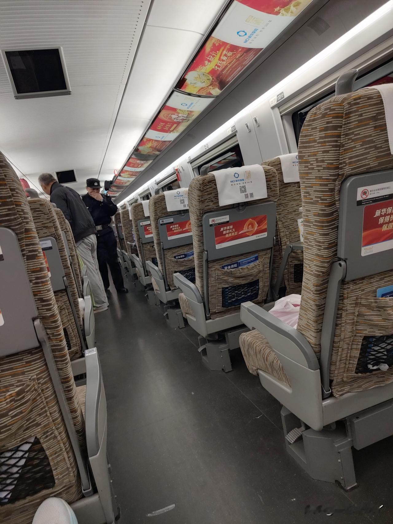 姐帮我收拾的屋子，干净利索的，茶几上还摆了水果盘，跟五星级酒店似的。
我从哈尔滨