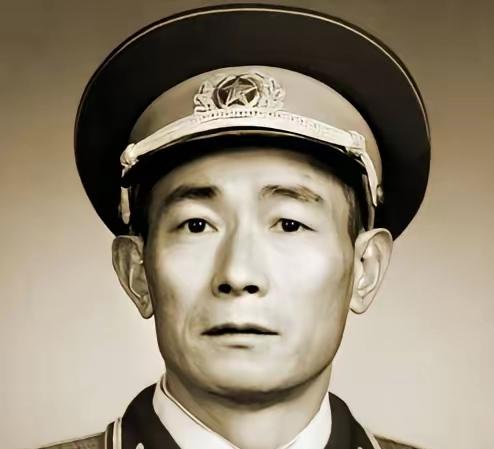 1937年秋天，386旅旅长陈赓把1营营长查玉升叫到自己的窑洞里。陈赓开门见山：