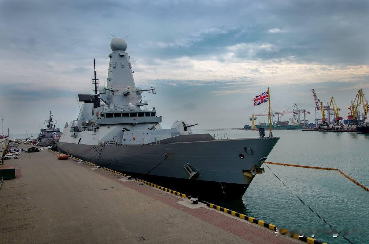 🇬🇧据BBC报道，英国准备动用武装力量扣押属于“影子船队”的油轮。

他们援