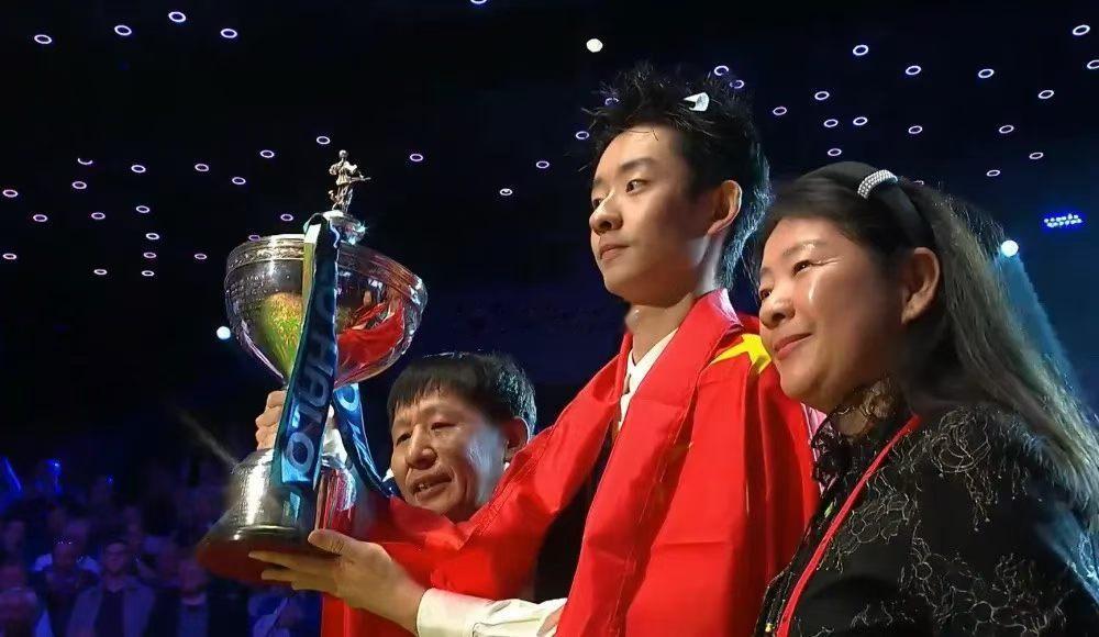 我们是冠军🏆恭喜中国斯诺克选手吴宜泽获得世锦赛冠军！吴宜泽夺世锦赛冠军赵心童恭