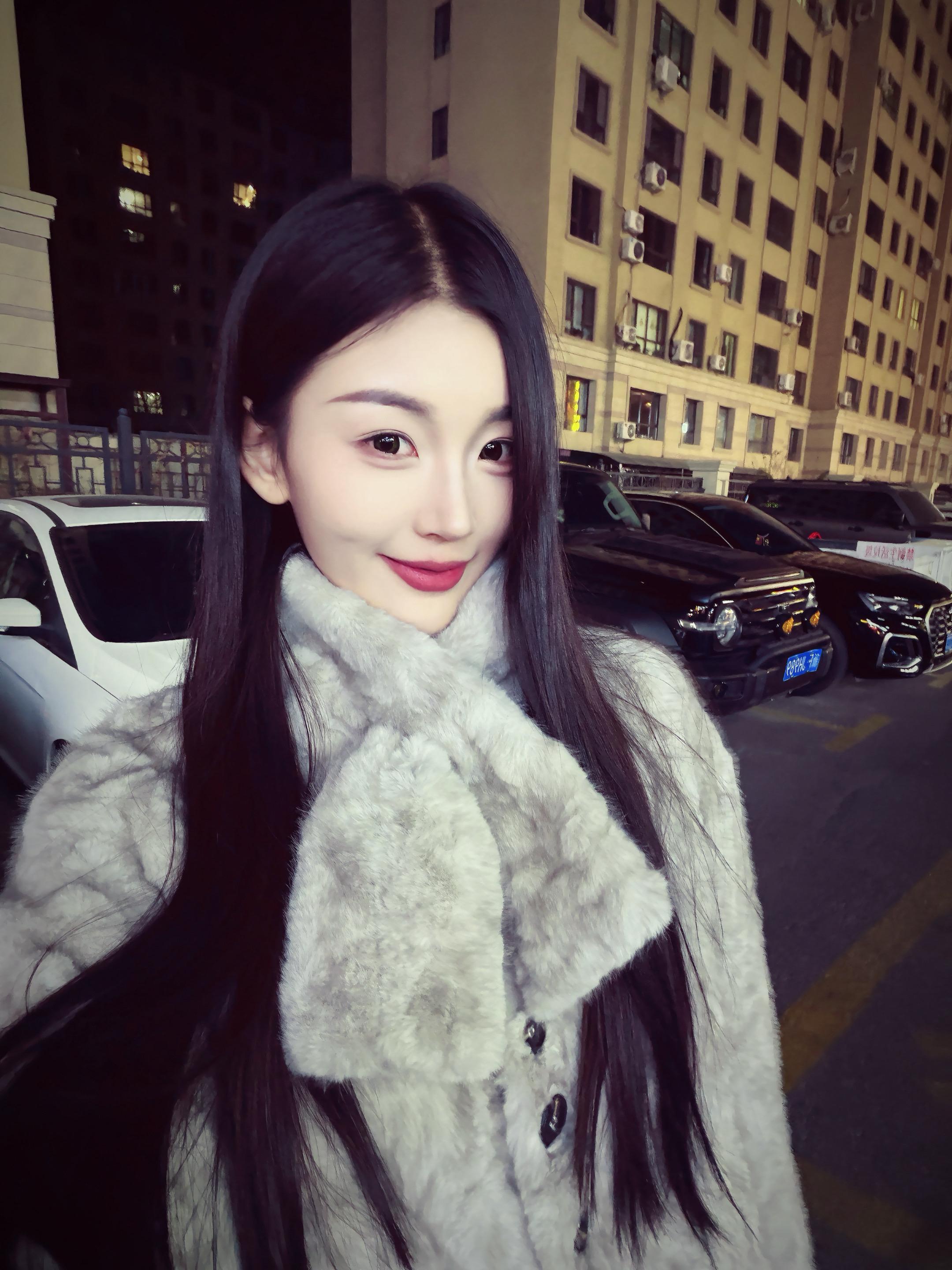 她需要的不是判官 是在任何时候都偏向她的靠山