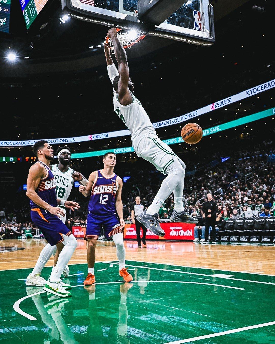 据统计，杰伦本赛季已经6次单场拿到40+，他排在这项数据的凯尔特人队史第六，具体