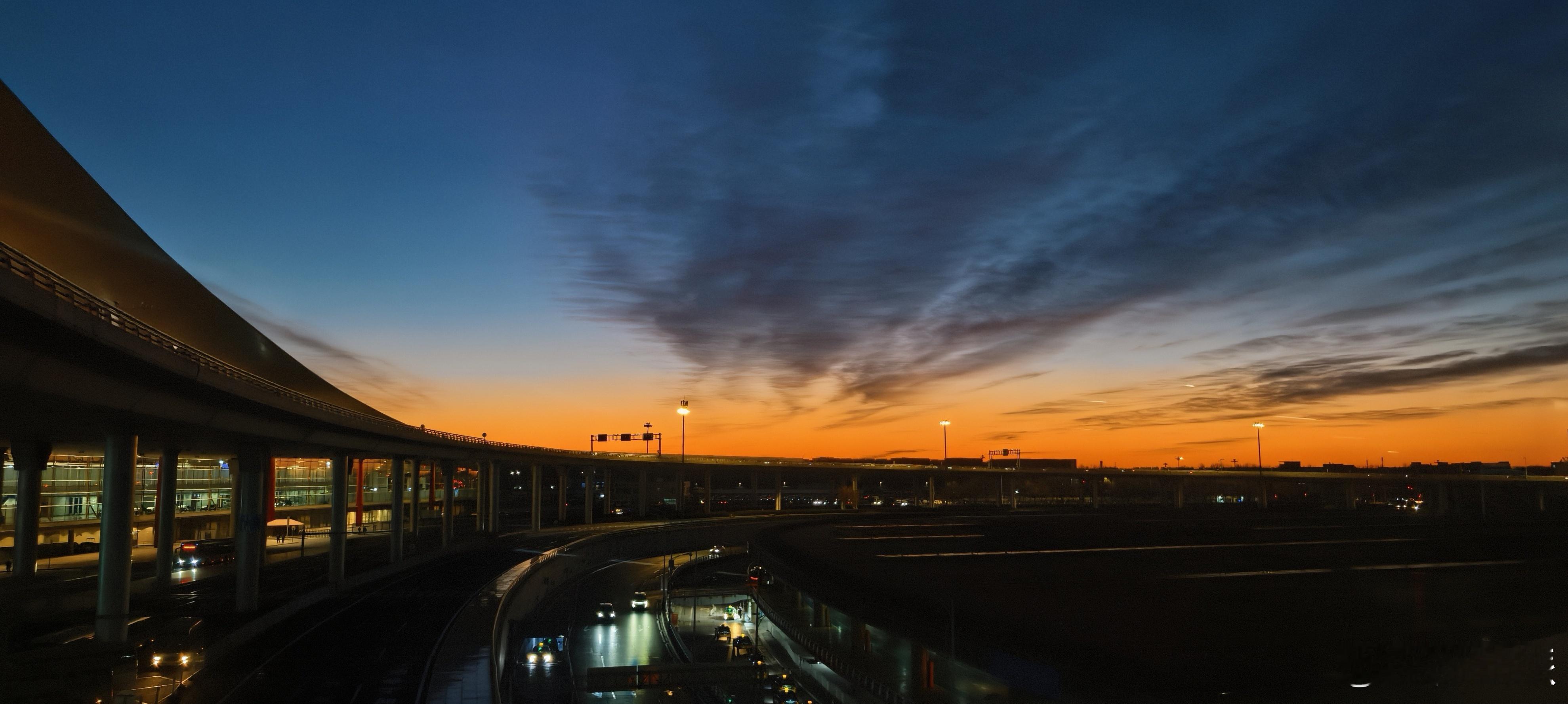 破案了！国航值机柜台说座位连续两次被更换是因为变更执飞机型造成的 