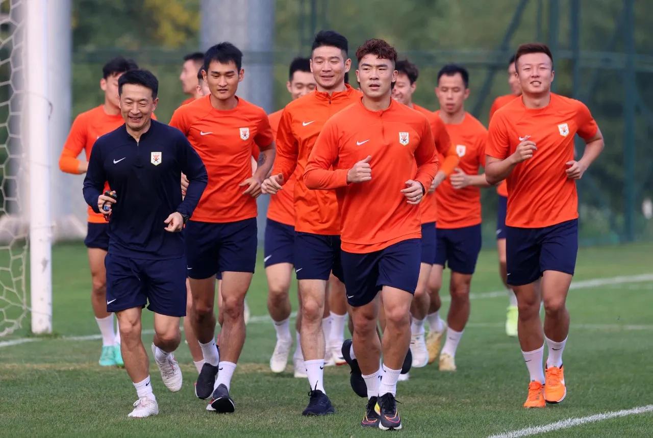 泰山队重新集结恢复训练，备战中旬开始的三线作战！
除了被国字号征调的球员，几个外
