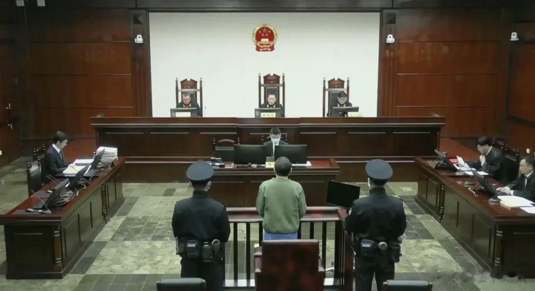 最新披露一起间谍案，国企干部全家办移民，材料中有14份情报。该起案件的被告人王某