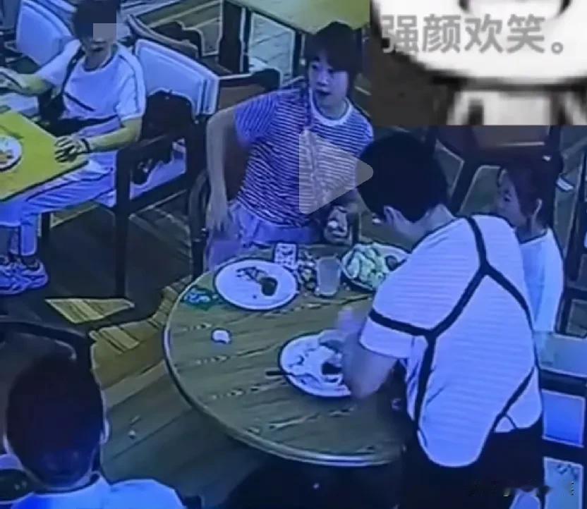 素质太差了！陕西一女子带着孩子在酒店吃免费早餐，女子拿了20多个鸡蛋，想打包带走