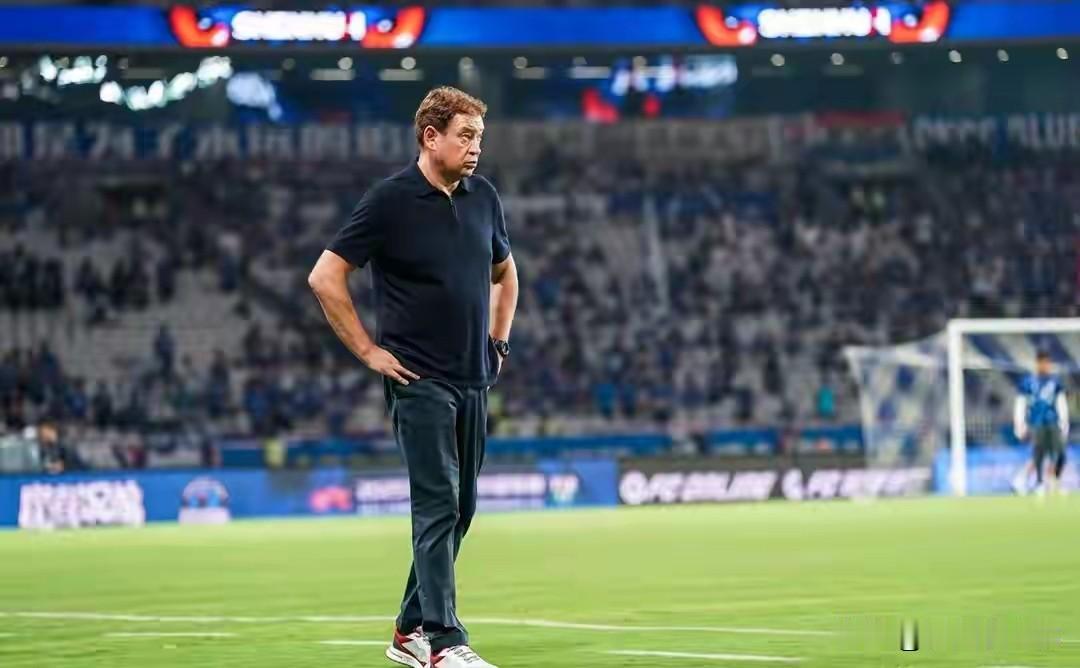 斯卢茨基高情商发言，压力留给自己，管理层该满意了吧？
新赛季进入备战期，不知道大