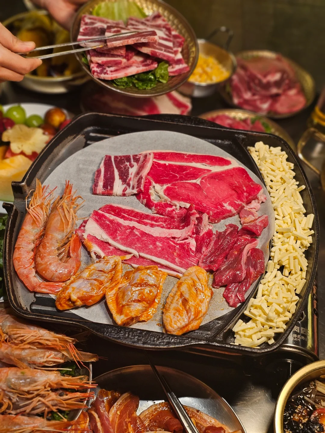 乌鲁木齐的自助也太开门了啊！！榴莲烤肉自由