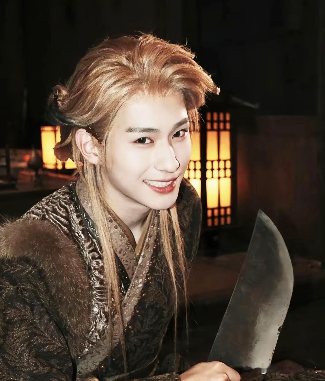 终于懂得那句“三分像你便慌了神”
郭敬明的新剧《月鳞绮纪》正在热播，其中有一个角