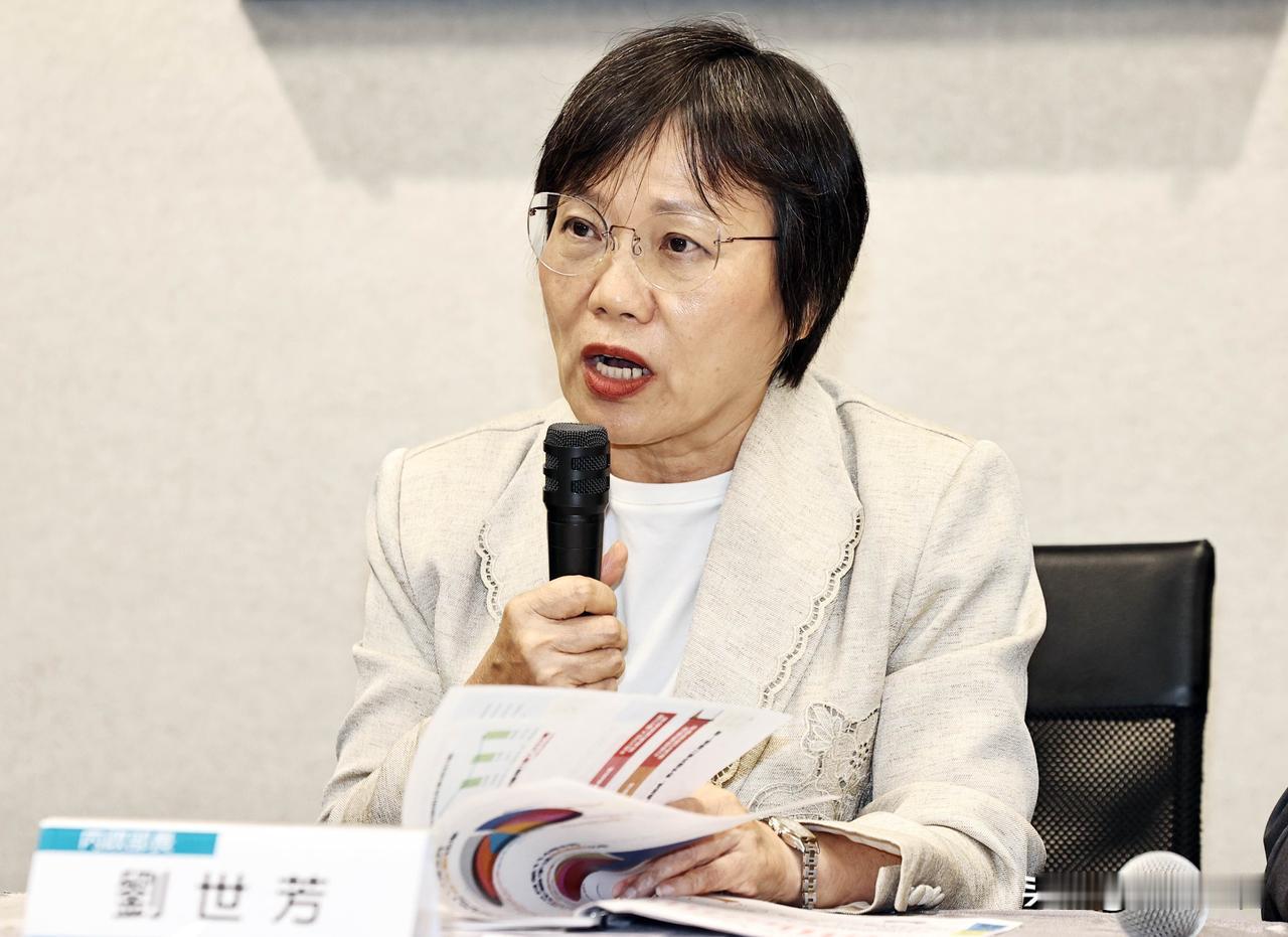 陆配关关遭台当局废止居留许可  刘世芳默认

针对陆配“关关”拍视频称“迟早红旗