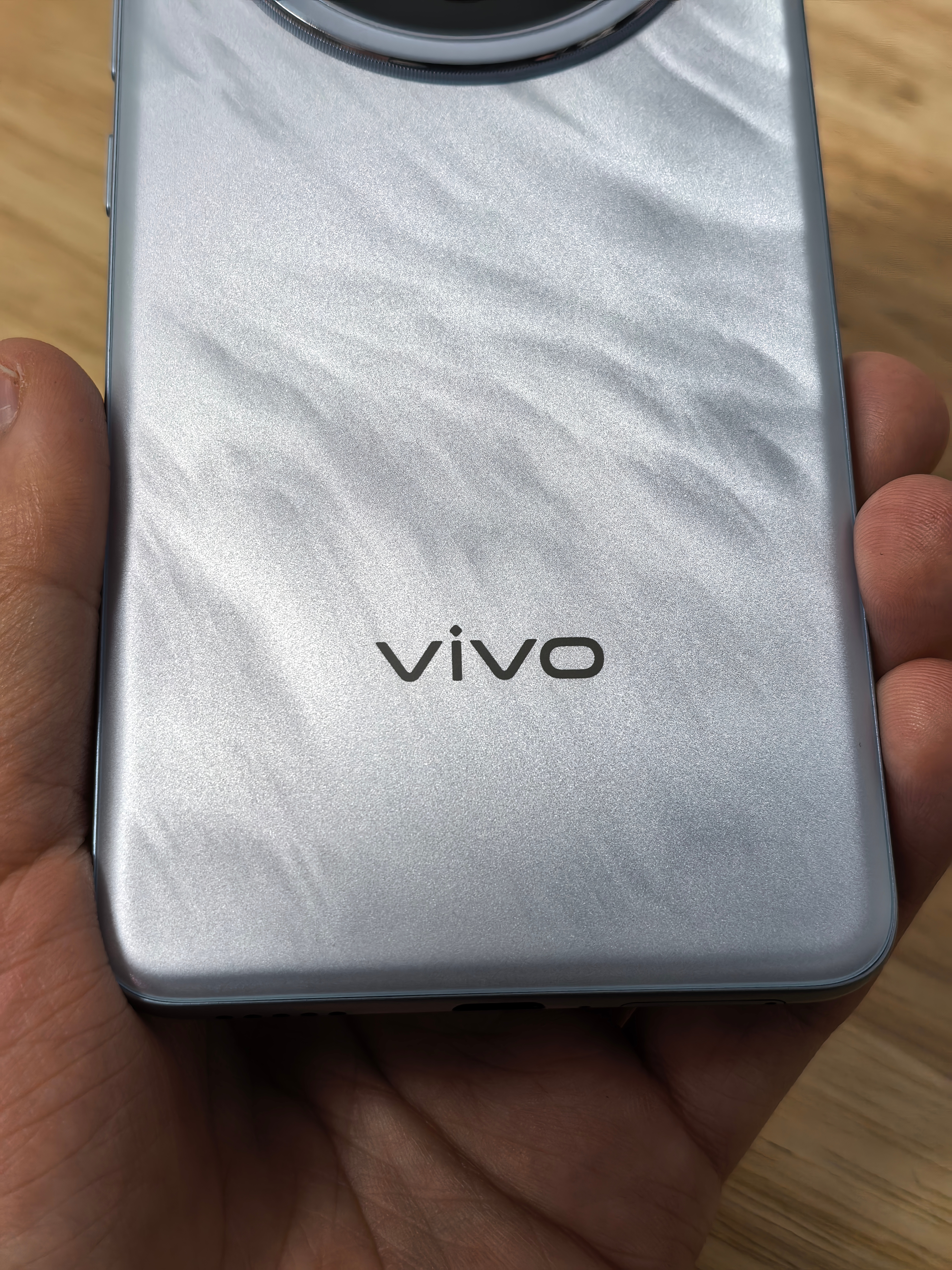 上手 vivo Y300 Pro + 一年有余了，7300mAh 蓝海大电池实在
