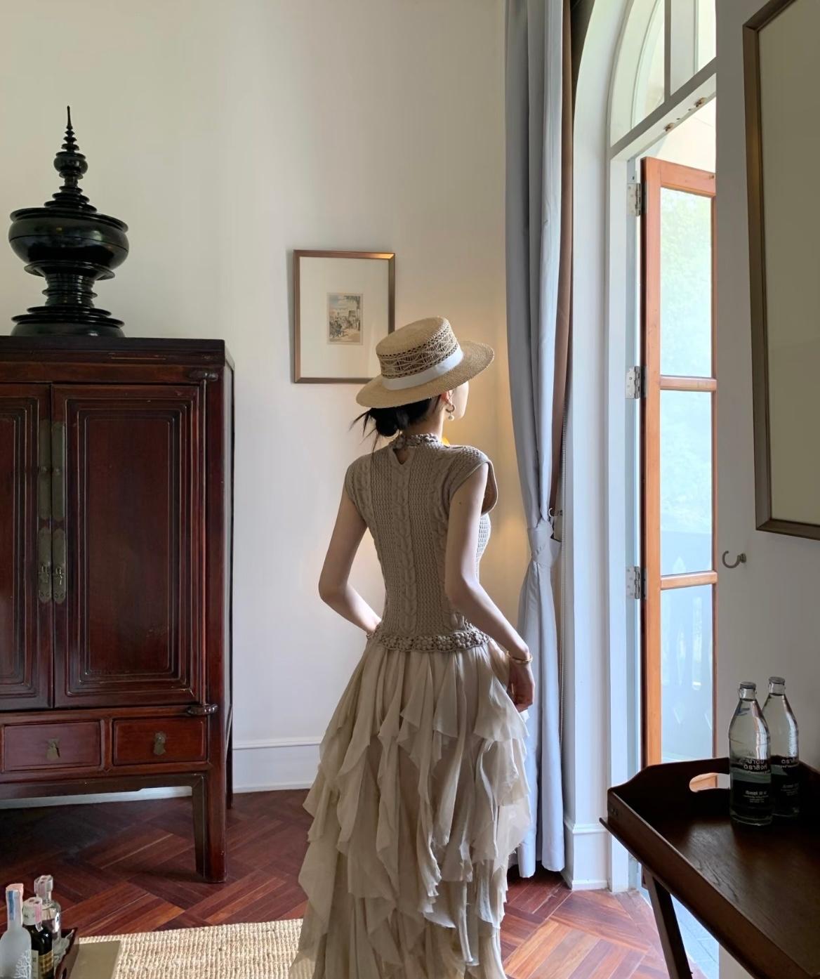 “春天的本质是在爱里重生，生的明媚，生的艳丽”