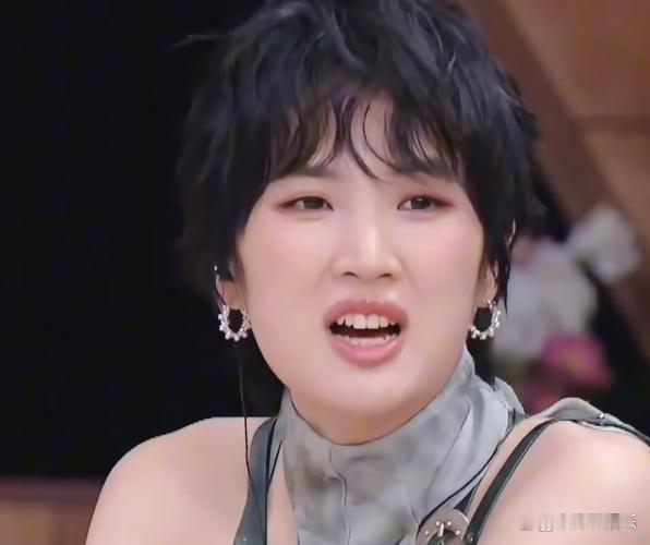 《中餐厅》热播拉高姚安娜口碑，观众感慨机缘难料，节目里她踏实勤快 