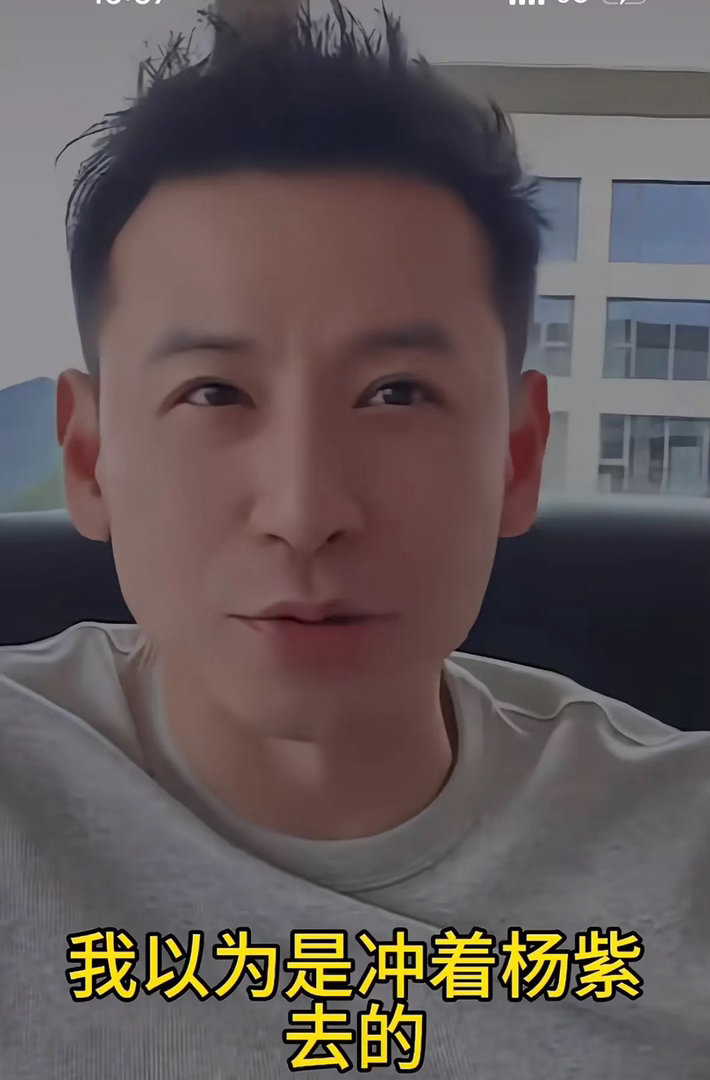 曾投资过张翅的制片人说，拍《玉兰花开君再来》的时候，现场全是人。他本来以为是冲着