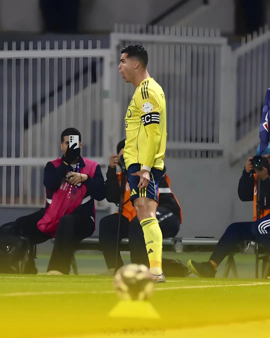 C罗生涯第960球C罗制胜球解锁960球里程碑+连创3纪录 利雅得胜利2-1险胜