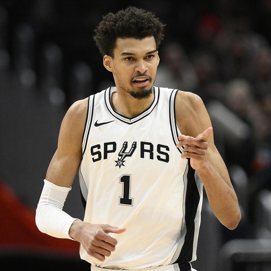 比肩乔丹、詹姆斯？帕克谈文班亚马：

“我们先不谈伤病，因为能阻止他的只有伤病，