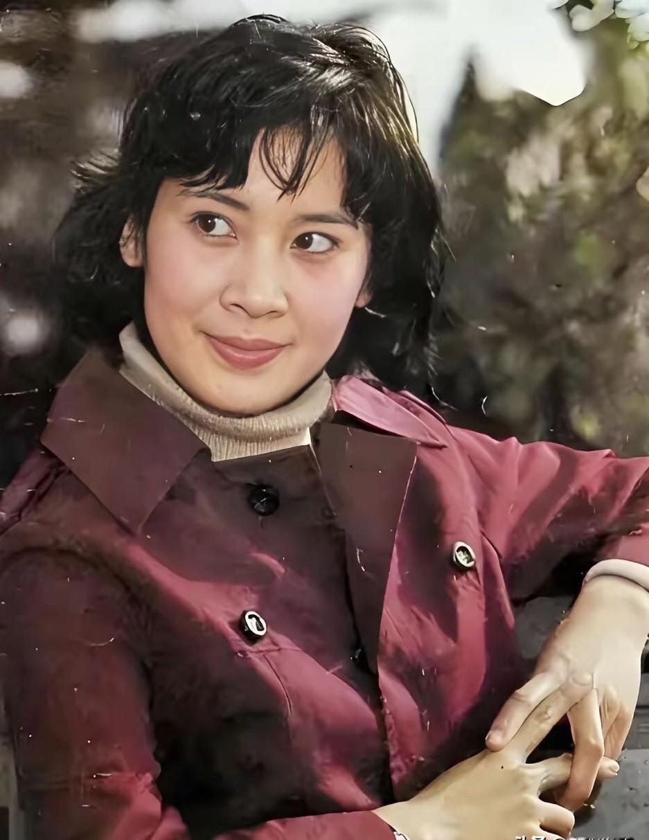 19岁拧螺丝，21岁登话剧舞台。
谁想得到？
钳工出身，一夜爆红。
肖雄。
这个