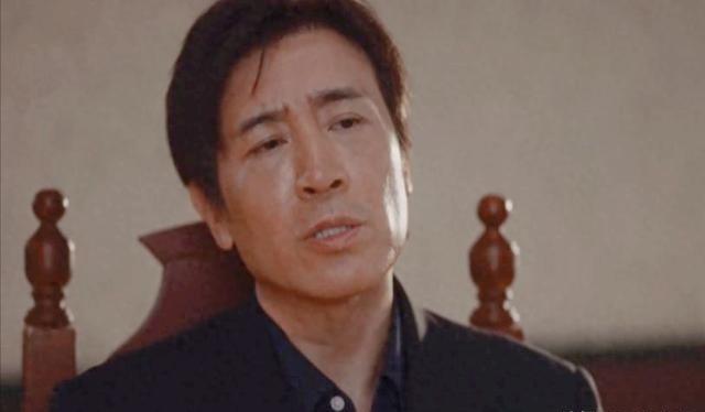 一声枪响定生死！《重器》曝真实案件改编，于和伟这句台词封神。
枪声响起，画面戛然