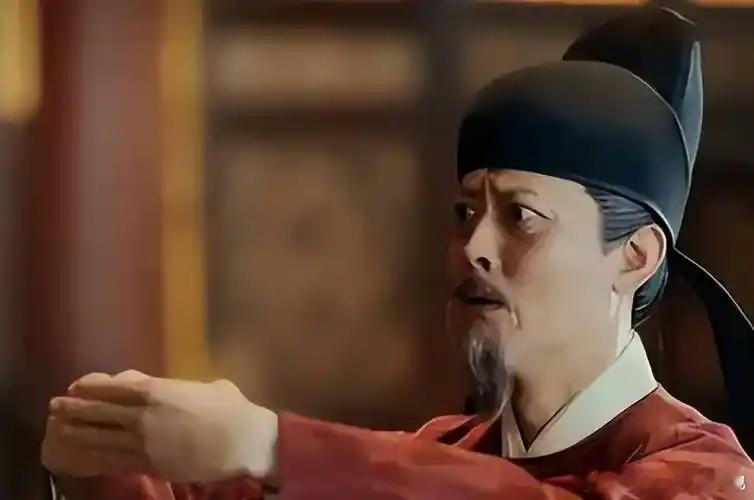 1402 年，朱棣军队攻下南京城，旧政权崩塌。夏原吉身为建文朝户部右侍郎，上了朱