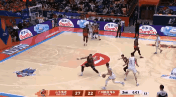 陶汉林专治郭艾伦，什么体前变向，什么左突右晃，直接按下来完事儿！