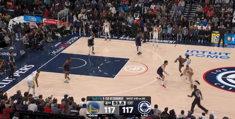 霍福德四连三分；库里强投三分；追梦的防守；钵钵鸡的反击；勇士这比赛有点感人了