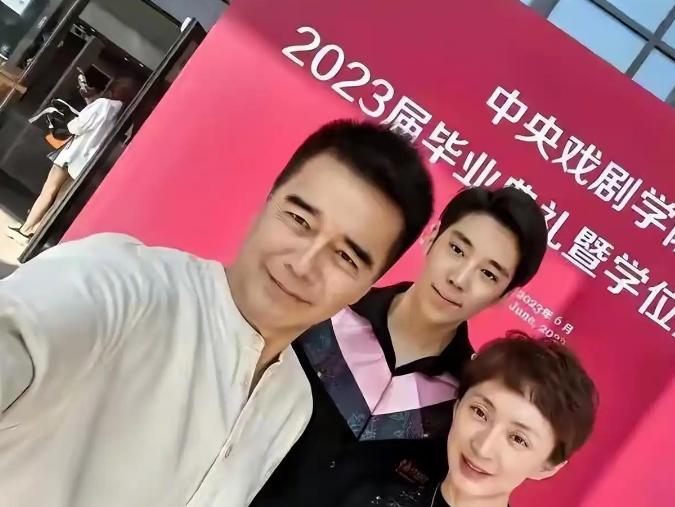 我有个强烈的预感。

许晴，

压根没把许亚军当做应该避嫌的前夫看，而是单纯的把