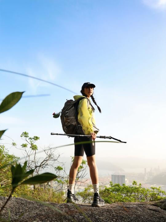 不用爬山就可以俯瞰盐田港！