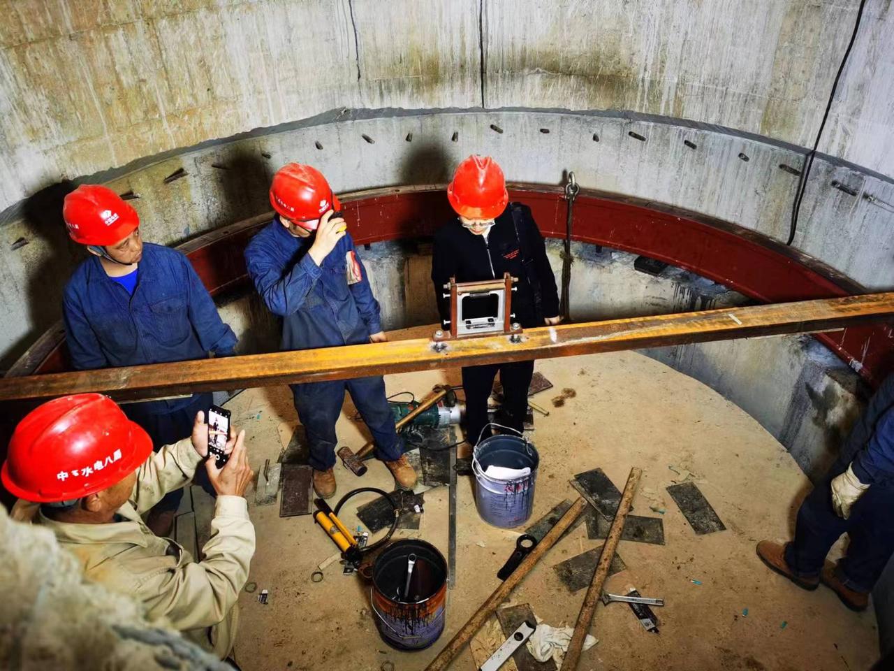 干活的人都是临时工，专业技术知识要求高的也一样，（每天低于300，这些技术工人是