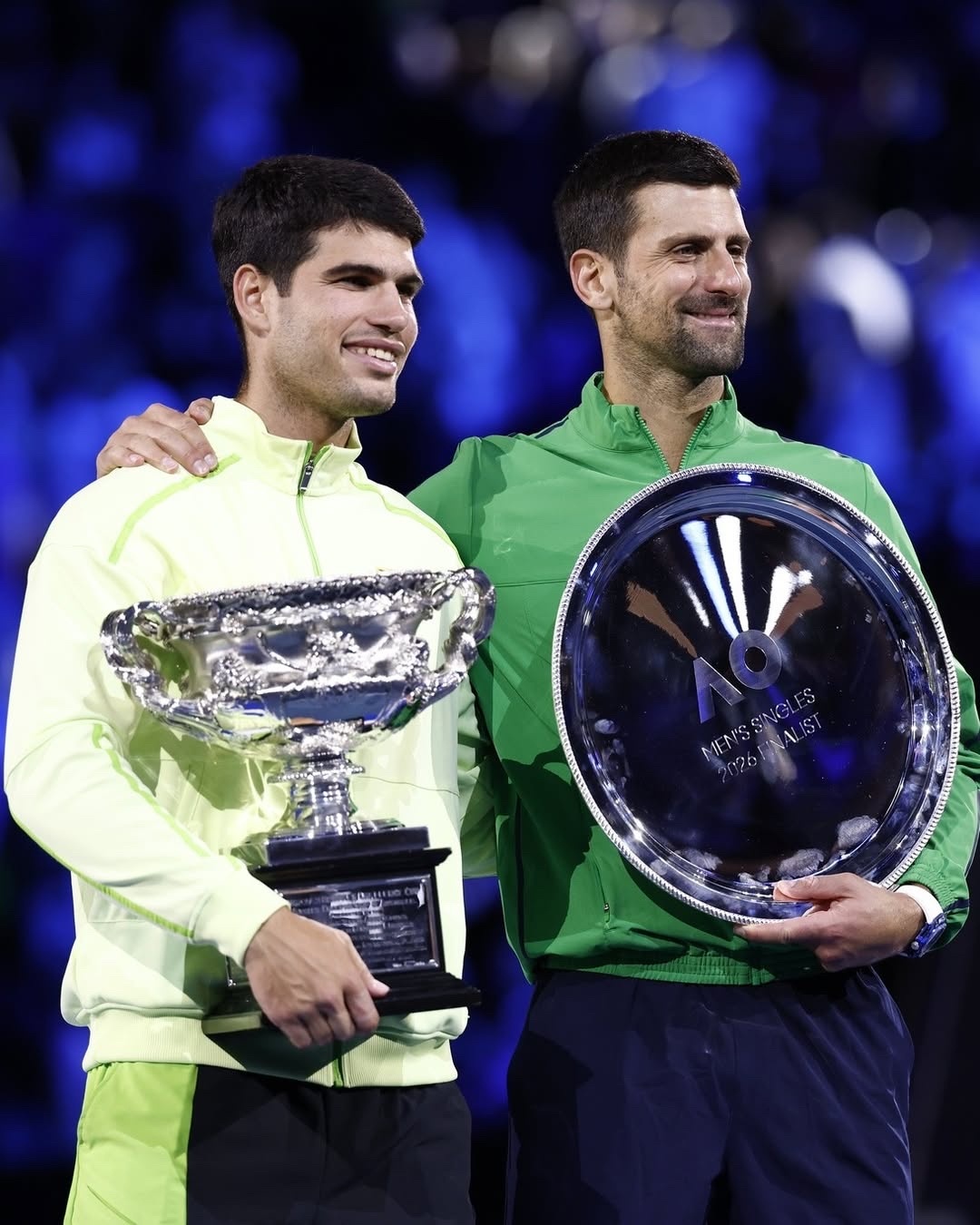 澳网男单冠军：阿尔卡拉斯亚军：德约科维奇澳网女单冠军：莱巴金娜亚军：萨巴伦卡你们