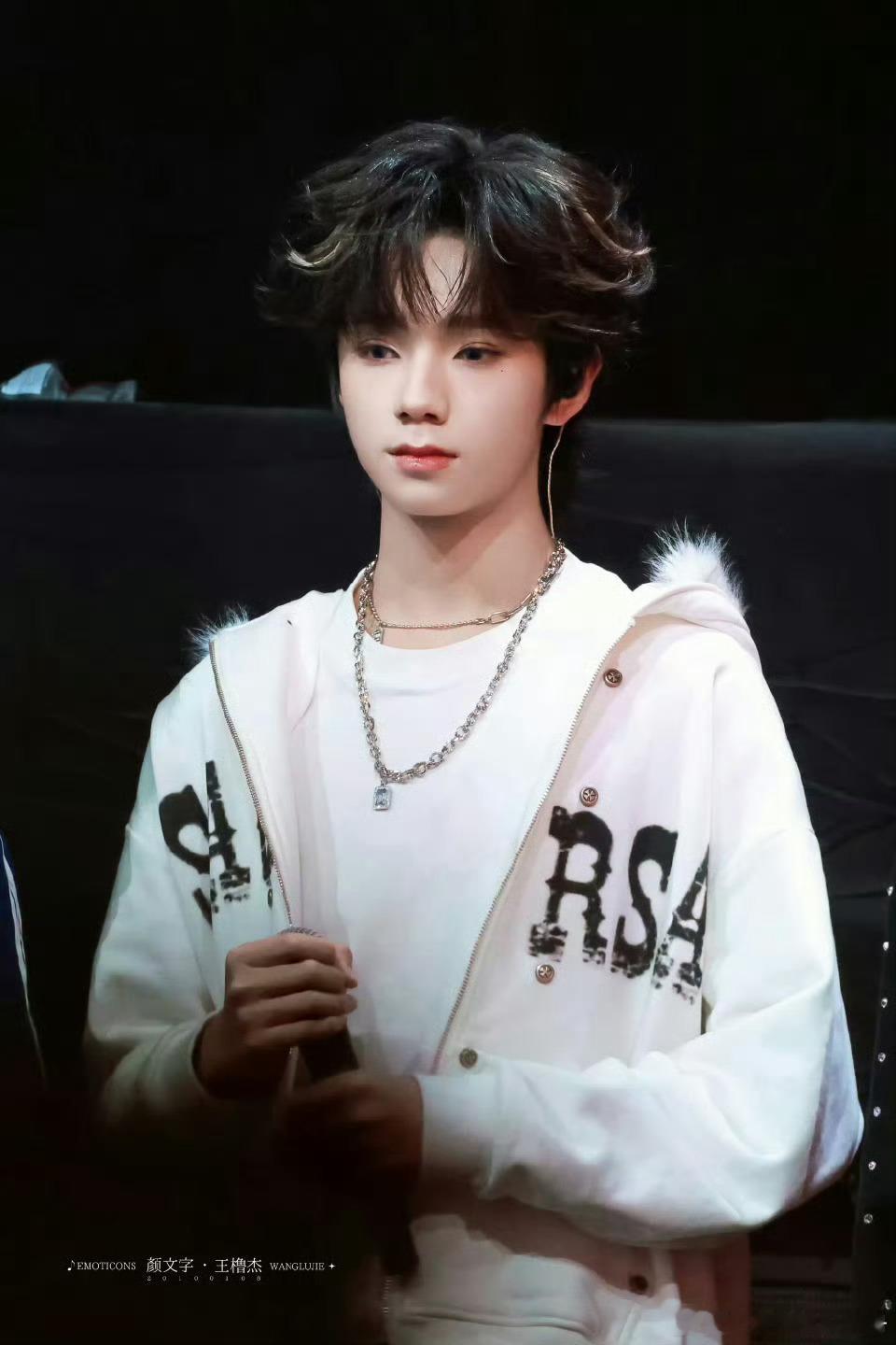 TF家族荣耀之战Day2站姐饭拍图，为谁心动？王橹杰 张桂源 杨博文 陈奕恒 左