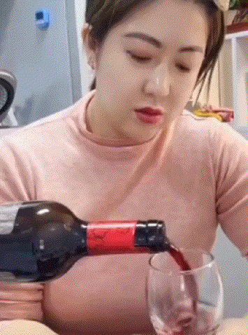 大姐姐:别倒了，别倒了，在倒就想男人了！