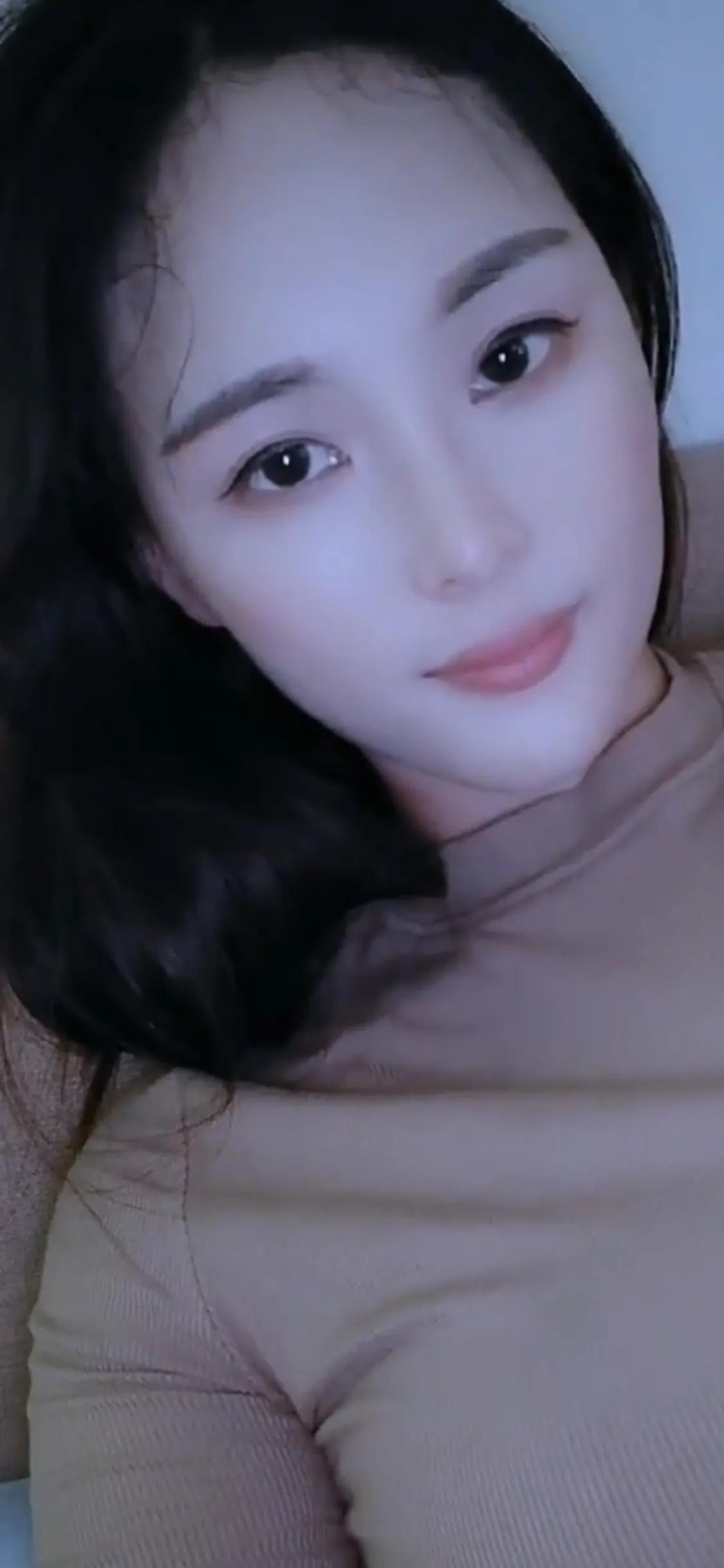 幸福的人不流泪，被爱的人不晚睡，你说说，这么晚了，你为什么还不睡？
其实，时间是