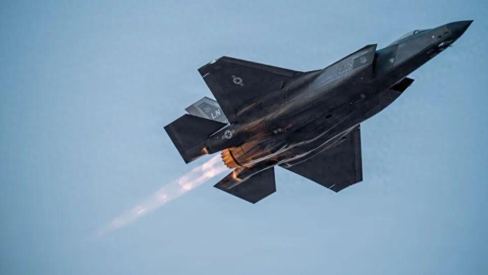 美国飞行员被俘虏了
 
目前对于特朗普政府来说，压力非常大，因为不仅最先进的F-