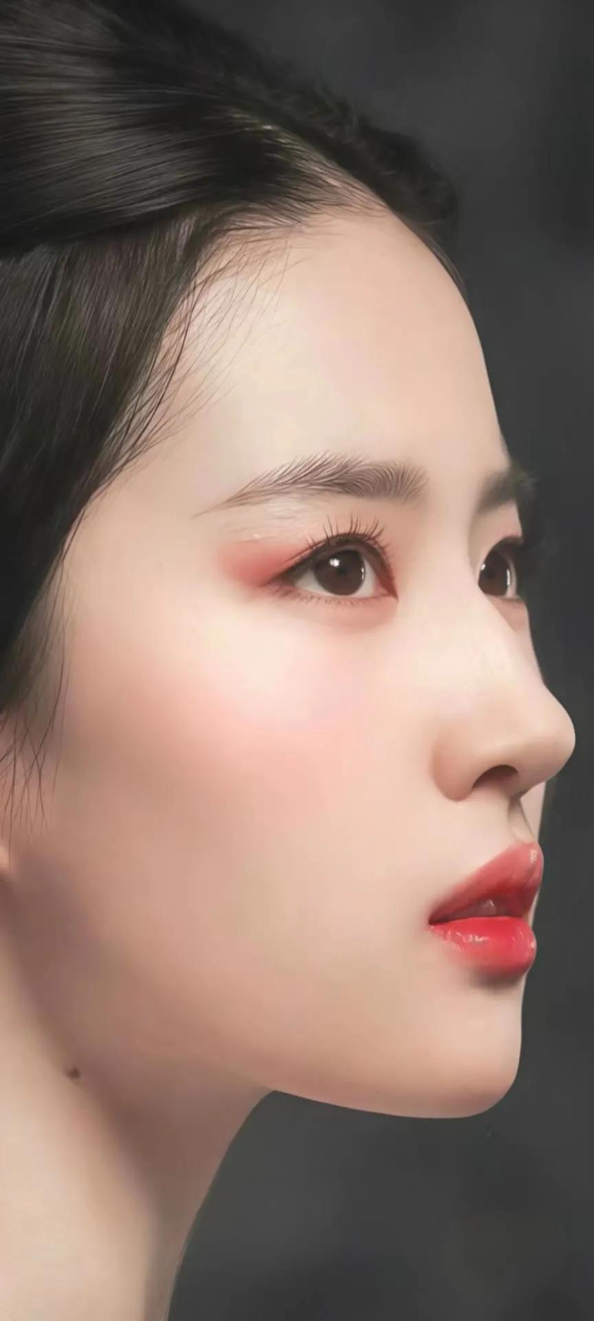 精致妆容，红唇诱惑，完美侧颜，女神范儿十足！💄💋✨神仙姐姐