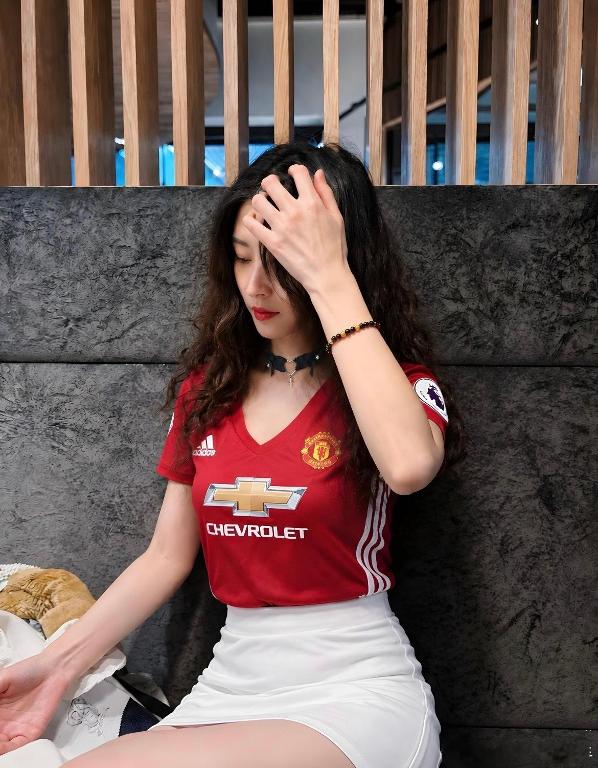 国足今晚的支持率很高，但是我相信国足老传统！周二：001 友谊赛球队：韩国vs乌