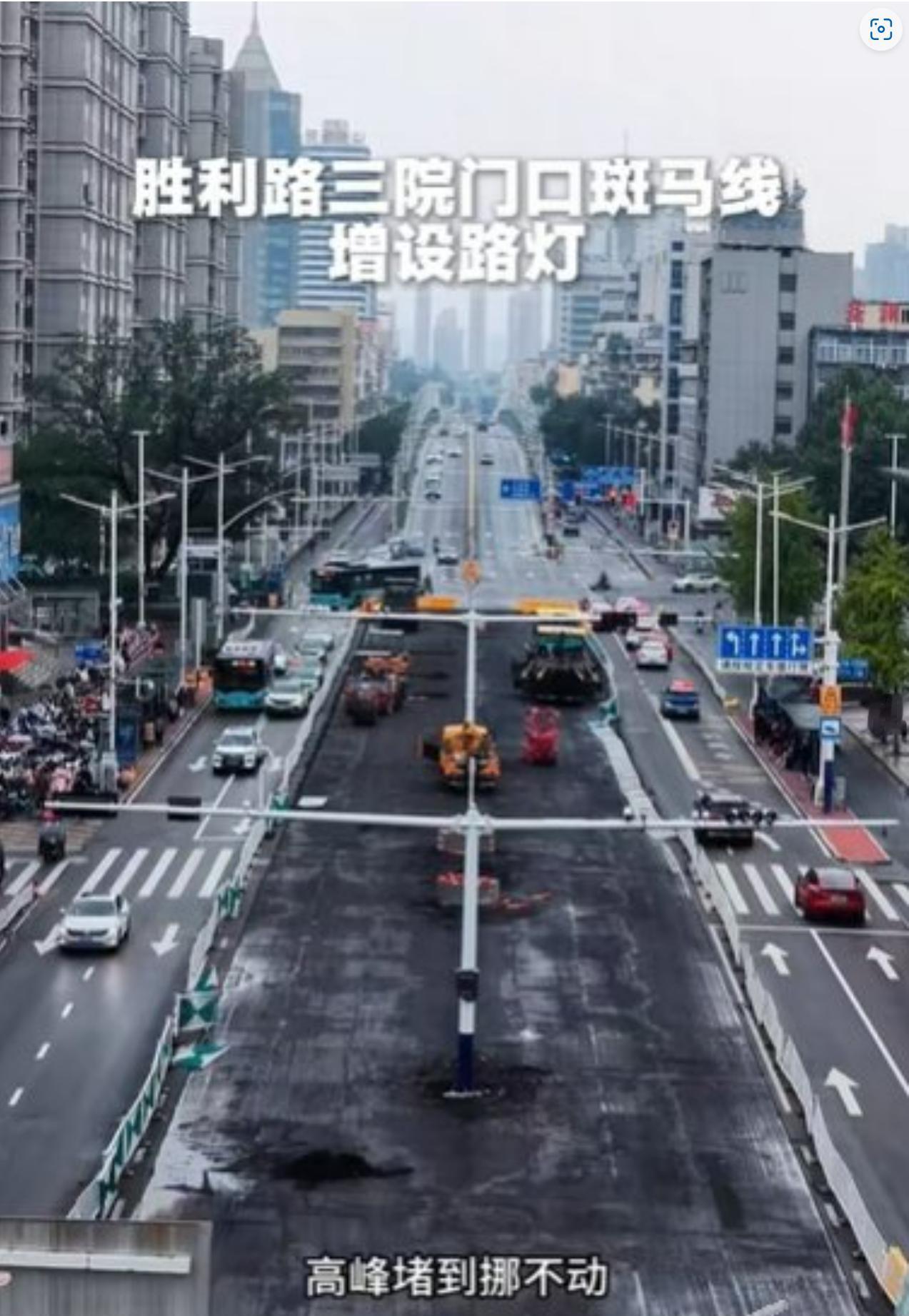 蚌埠三院门口安装红绿灯，方便就医，却可能导致高峰拥堵，利还是弊？再次引发讨论！