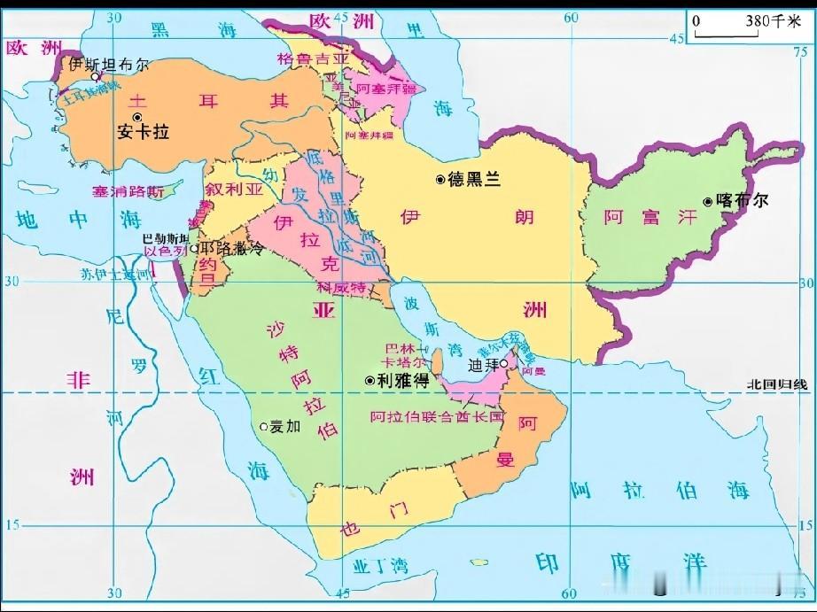 近来刷到不少剖析中东局势的内容，越看越觉得这盘棋眼下全然是摊开了乱下的模样。
此