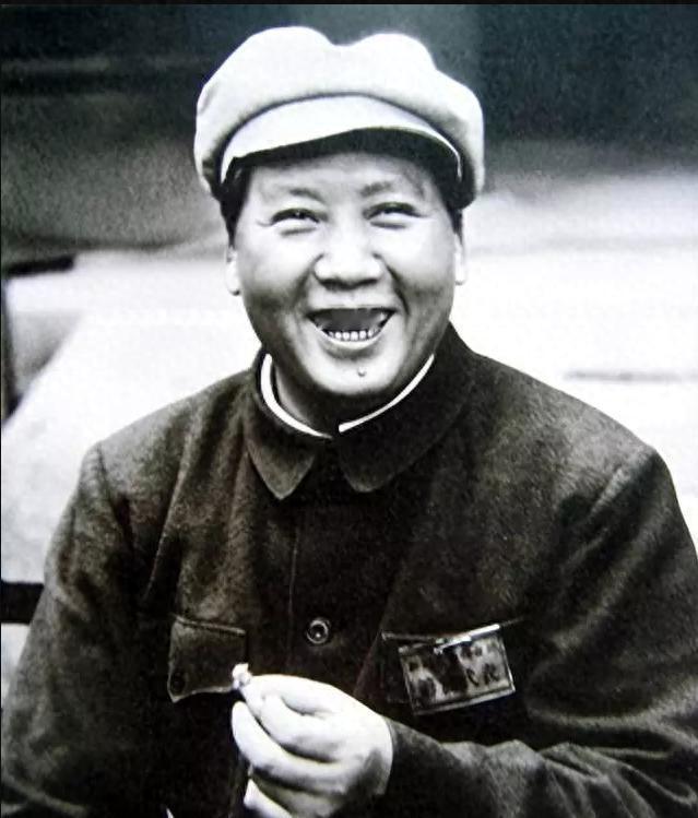 1974年岑云端回到中南海，毛主席见到她格外高兴，亲切称她是自己的广西女儿
19