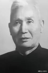 1938年，128师俘获数名日军。下属请示师长王劲哉如何处置。王劲哉没有任何犹豫